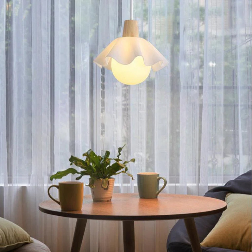 Flower-shaped pendant lamp