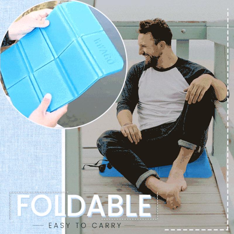 Foldable seating mat for outdoor use