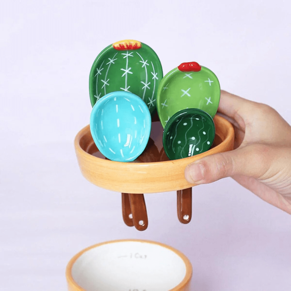 Creative and practical measuring spoon set with cactus motif