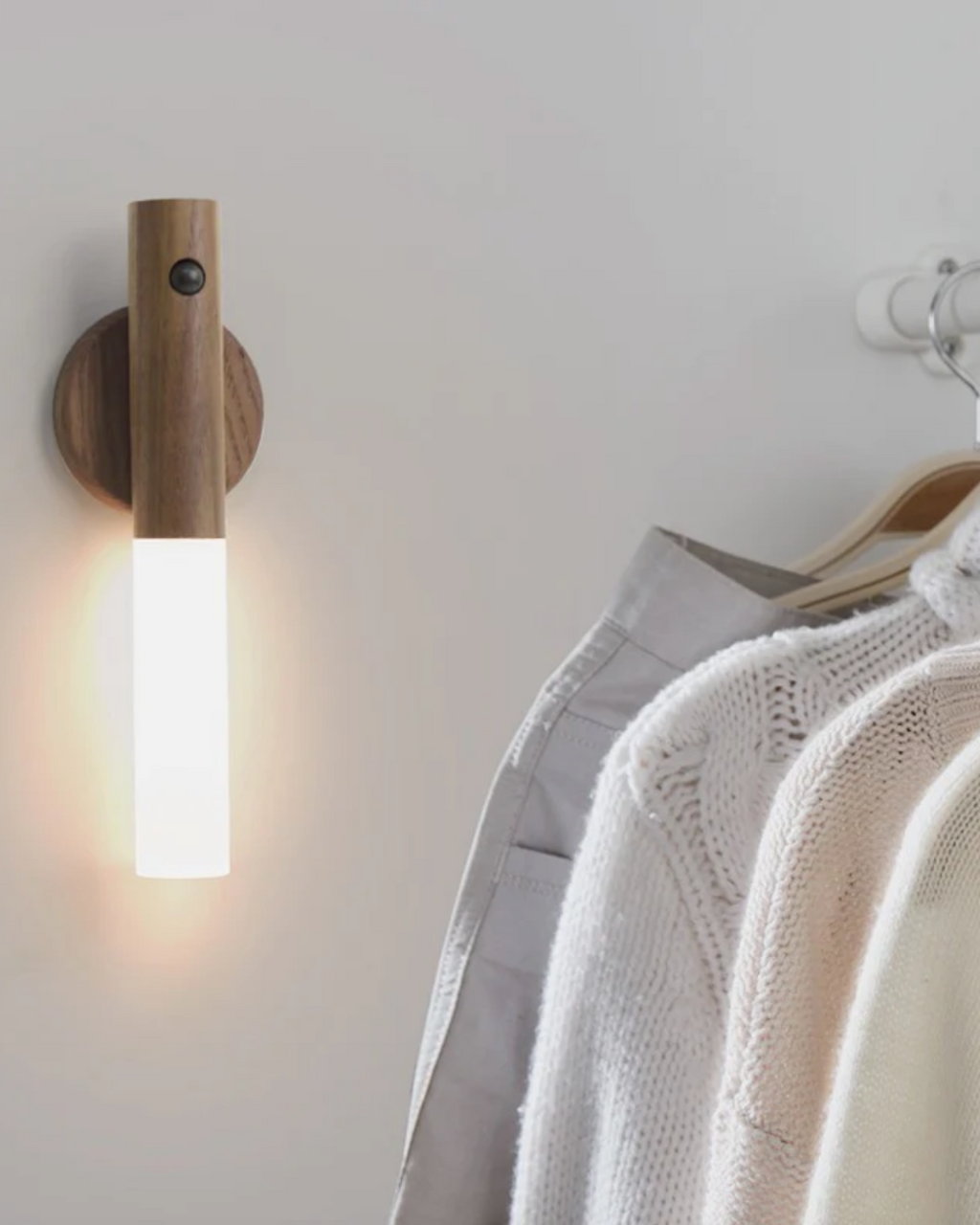 Wireless Wooden Wall-Mounted Sconce