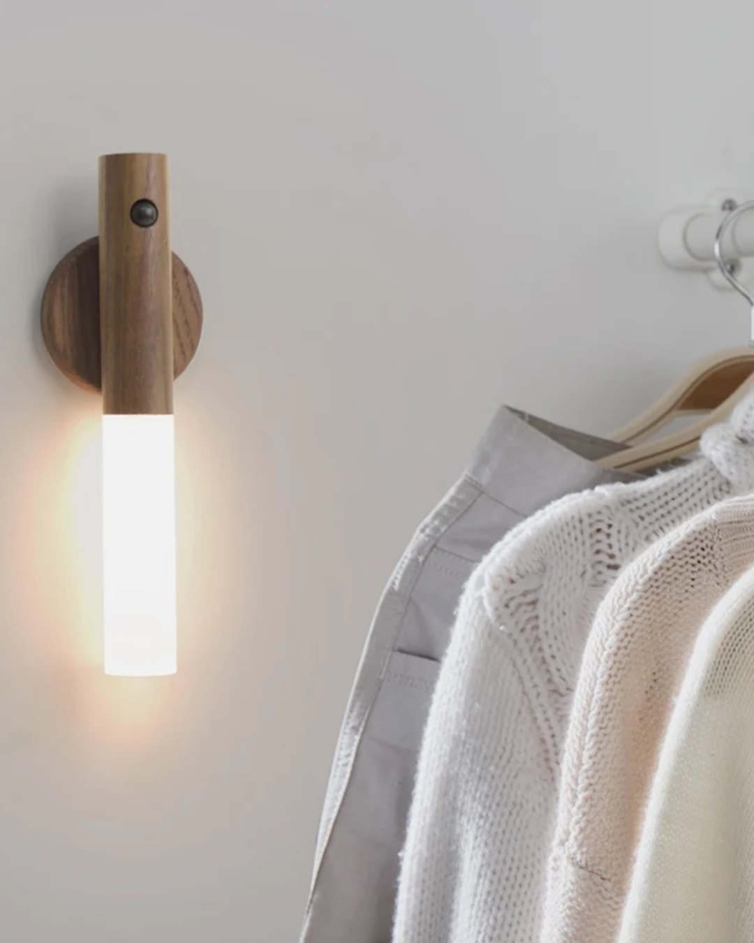Wireless Wooden Wall-Mounted Sconce
