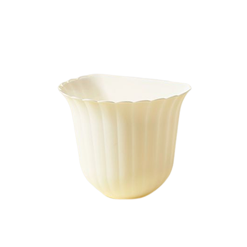 Wall-mounted trash can for the kitchen