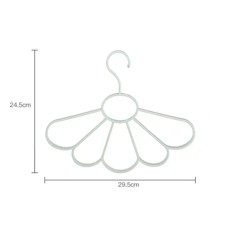 PETAL SHAPE CREATIVE SCARF HANGERS 