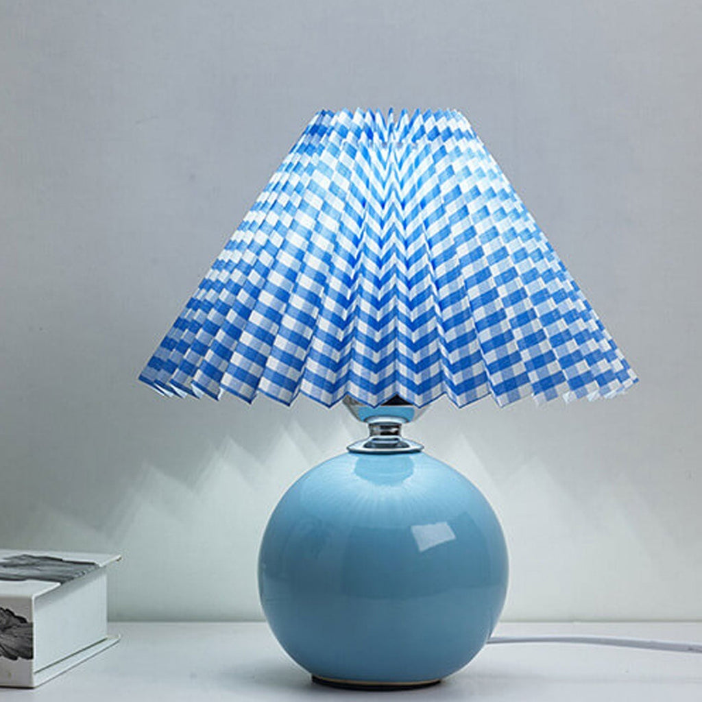 Nordic minimalist 1-light table lamp made of ceramic with pleats