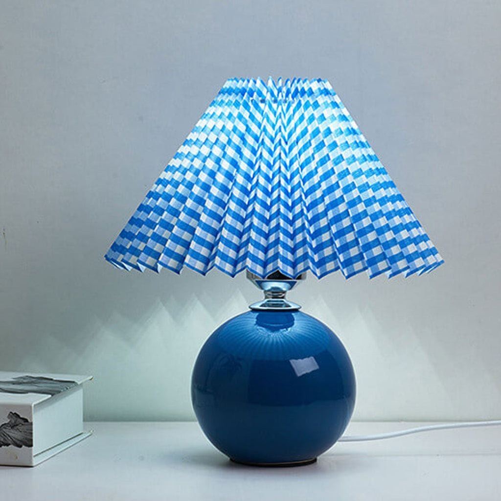 Nordic minimalist 1-light table lamp made of ceramic with pleats