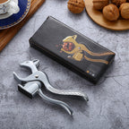 NutSquirrel – Crack hard nuts quickly without hand discomfort