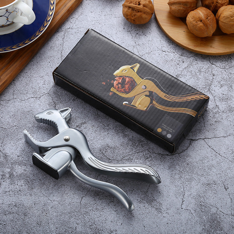 NutSquirrel – Crack hard nuts quickly without hand discomfort