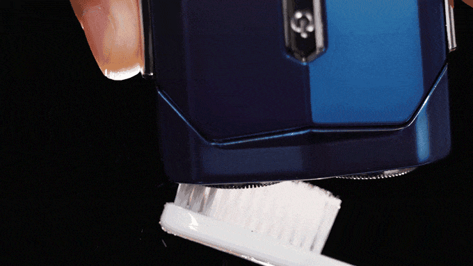 LuxRazor Elite Travel Razor | Compact magnetic design for effortless shaving on the go