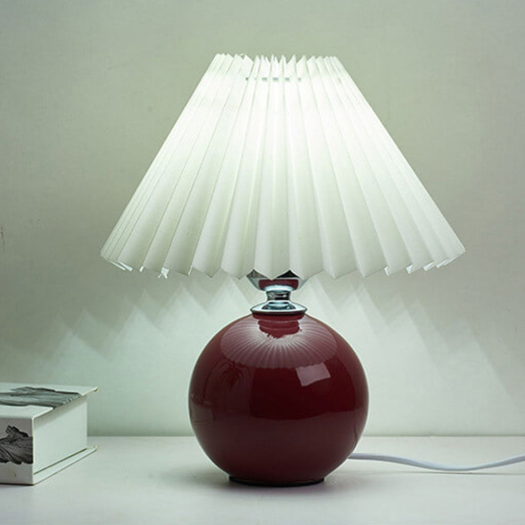 Nordic minimalist 1-light table lamp made of ceramic with pleats
