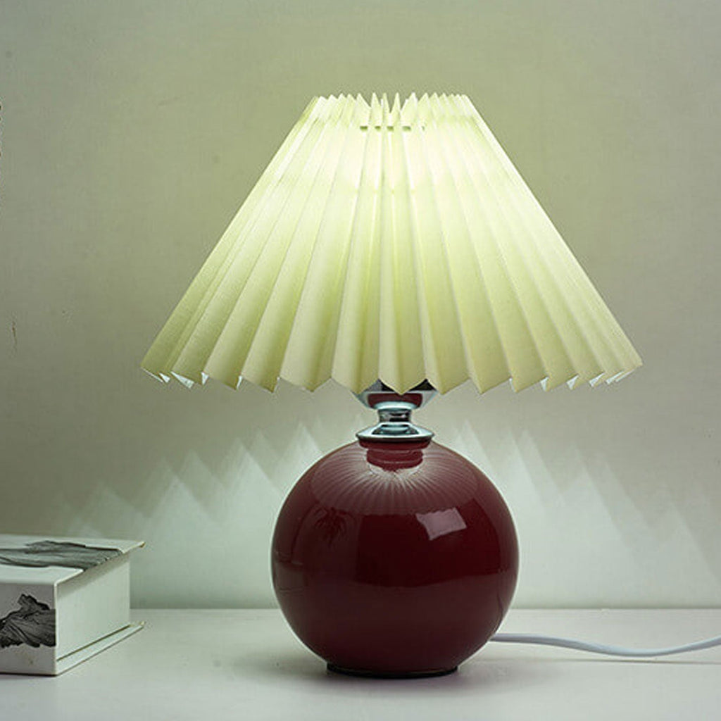 Nordic minimalist 1-light table lamp made of ceramic with pleats