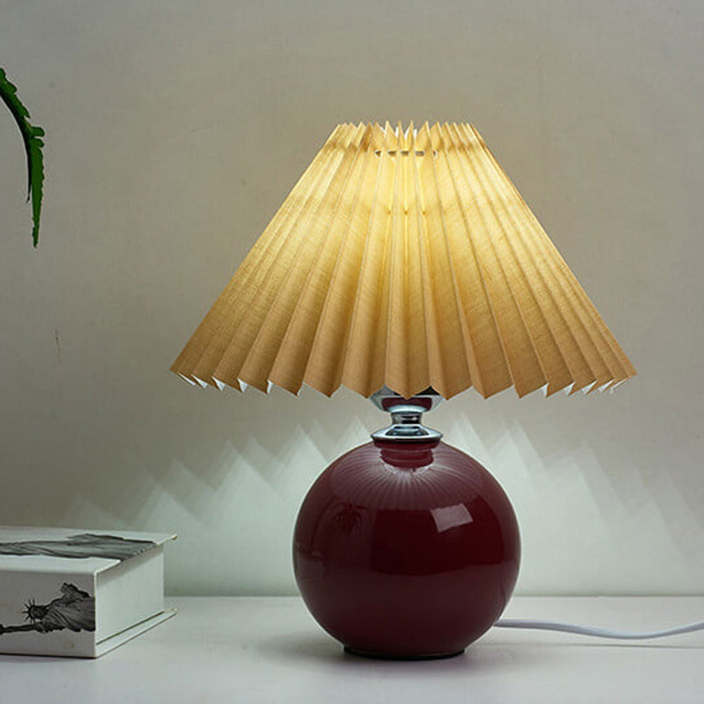 Nordic minimalist 1-light table lamp made of ceramic with pleats