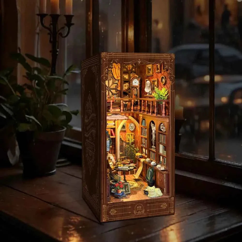 Timeworn Library Book Nook Kit