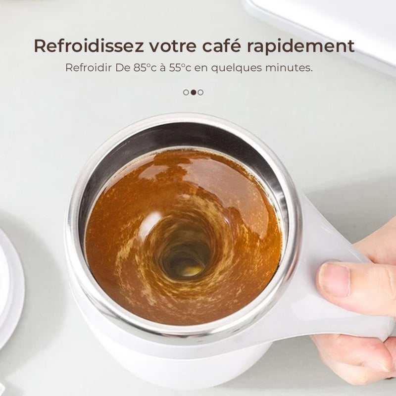 Cup with automatic stirring