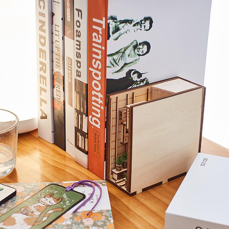 Assembly kit for DIY shelf decoration