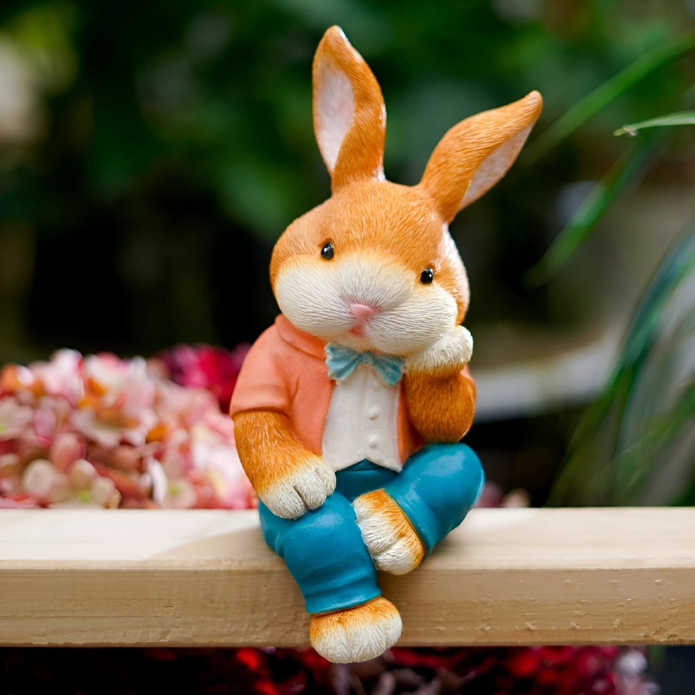 Sitting rabbit sculpture for playful and modern desk or shelf decoration