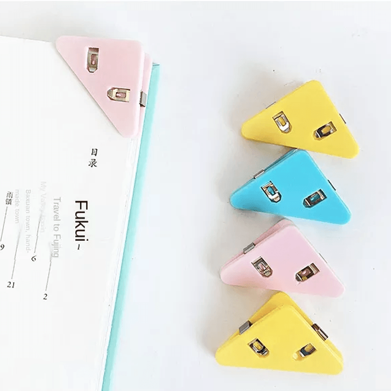 Triangular data closure clips