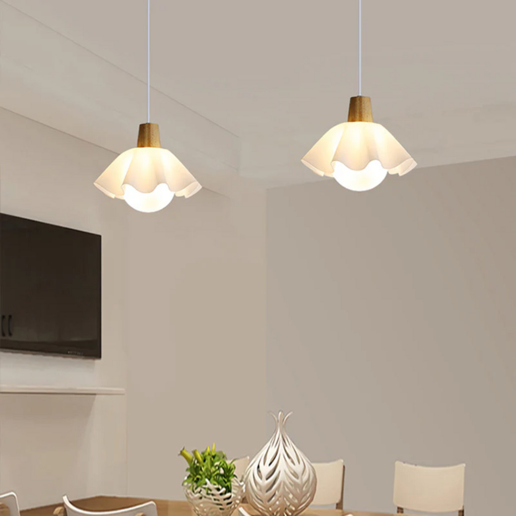 Flower-shaped pendant lamp