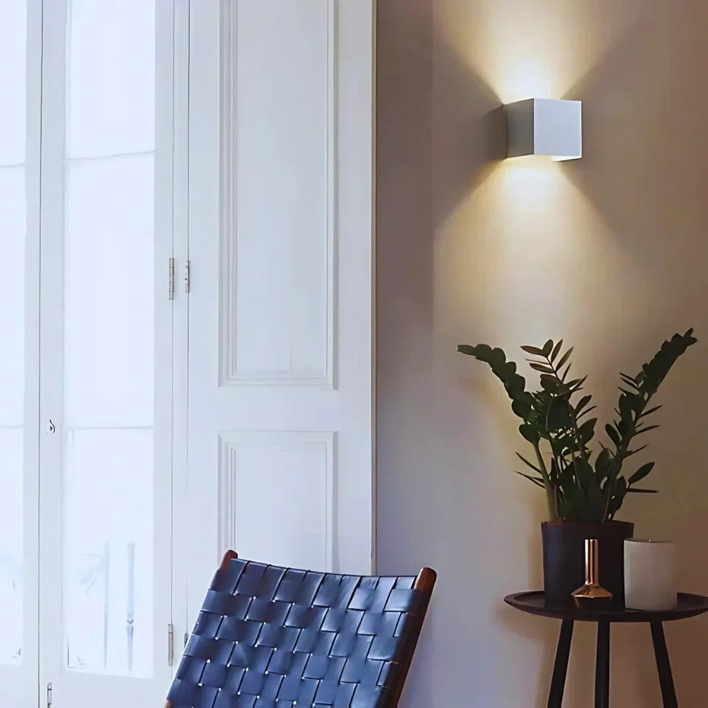 Modern Black Aluminium Wall Light
