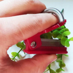 GardenGrip | Easily harvest your own vegetables and fruit with this handy tool!