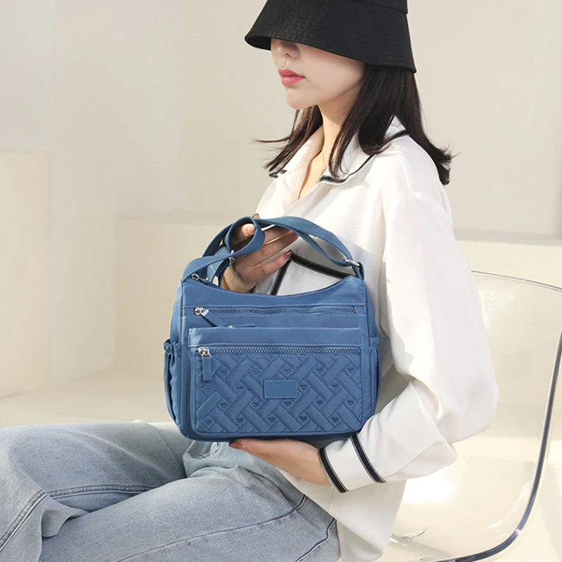 Classic Luxury Shoulder Bag – Elegant & Spacious Everyday Handbag