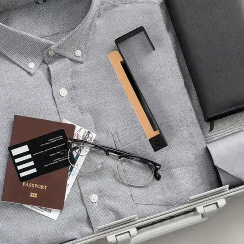 HangClothes – The foldable premium door hook!