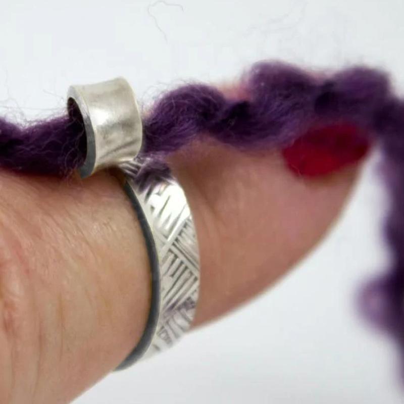Adjustable crochet loop knitting accessory