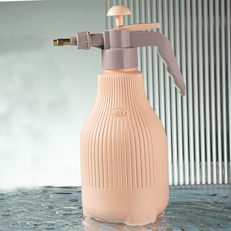 Nordic Spray Bottle with Pressure Pump – For Effective Plant Watering