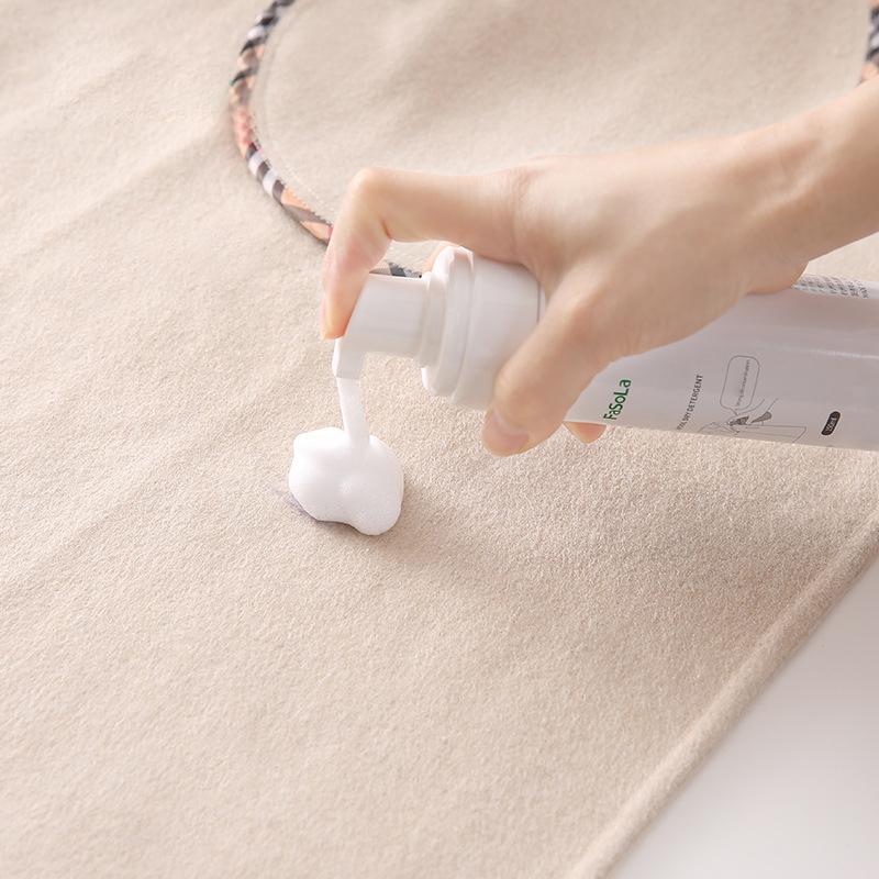 Clothing cleaning agent