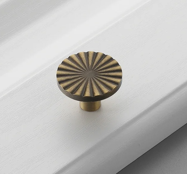 Bronvella ArcRetro Furniture Handle in Antique Copper