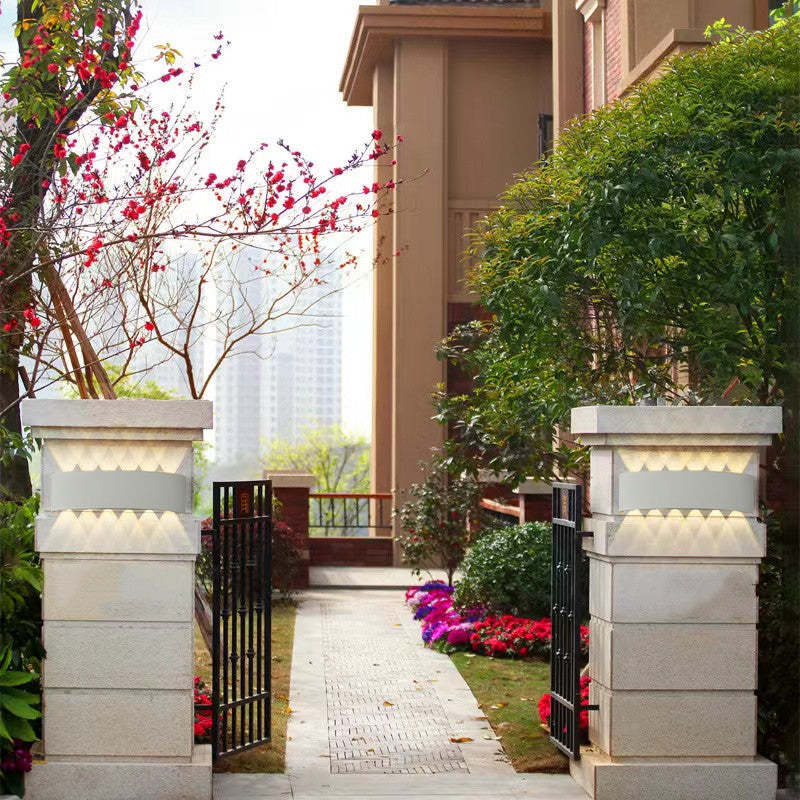 Modern Waterproof LED Outdoor Wall Light Made of Aluminum