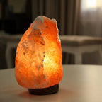 Himalayan salt lamp made of natural salt – Calming light for well-being and relaxation