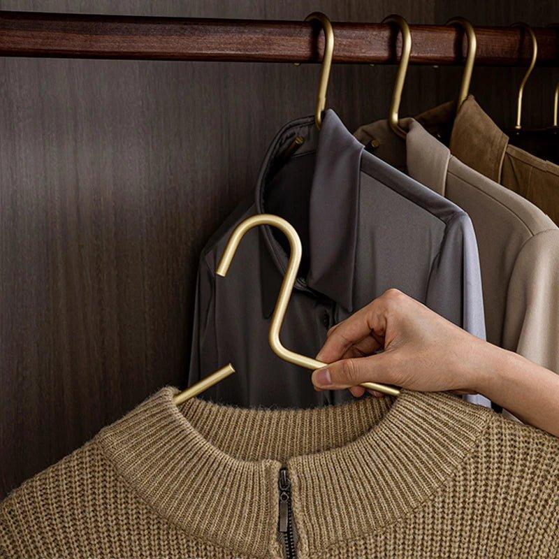 5 pieces of hangers made of solid matte gold/silver │ Seamless wardrobe organizer made of metal