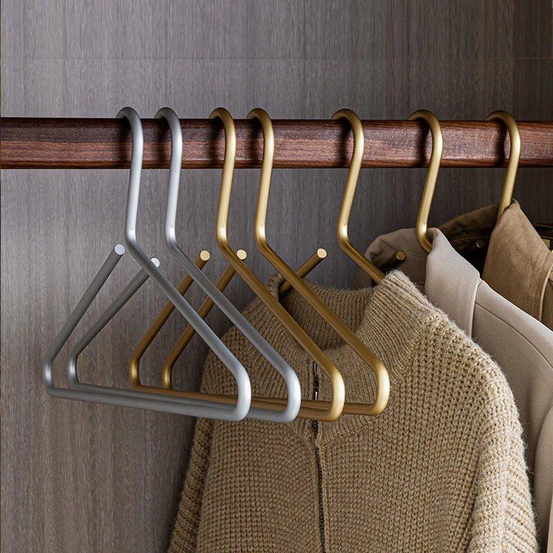 5 pieces of hangers made of solid matte gold/silver │ Seamless wardrobe organizer made of metal