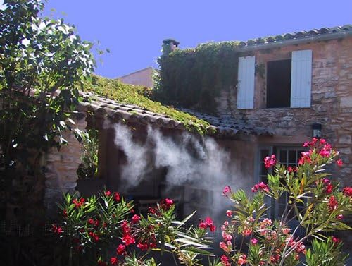Spray irrigation system – Water hose with spray nozzles for refreshing cooling in the garden