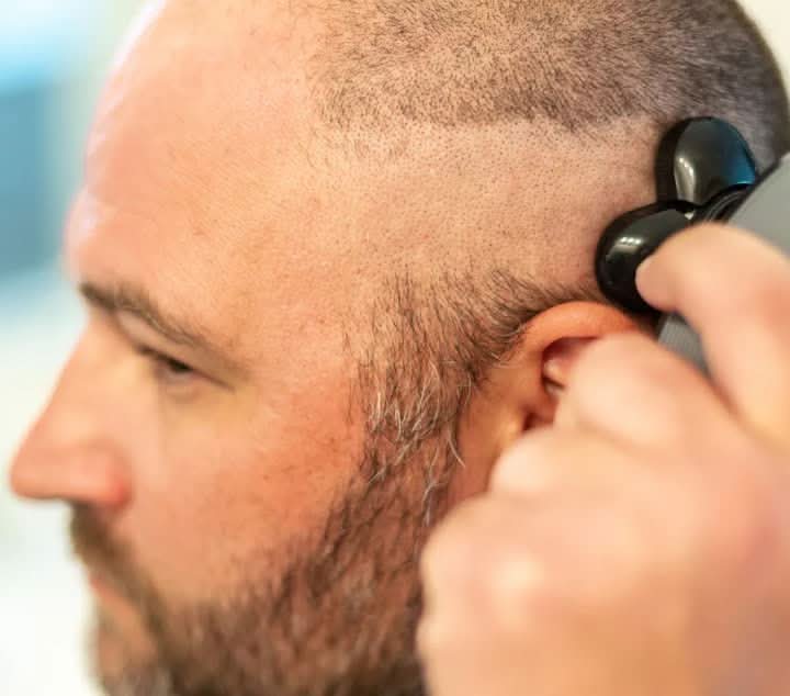 5-in-1 trimmer with floating shaving heads & accessories