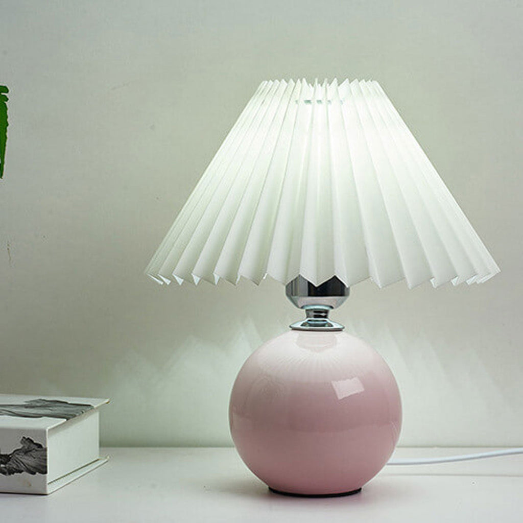 Nordic minimalist 1-light table lamp made of ceramic with pleats