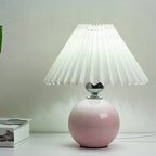 Nordic minimalist 1-light table lamp made of ceramic with pleats
