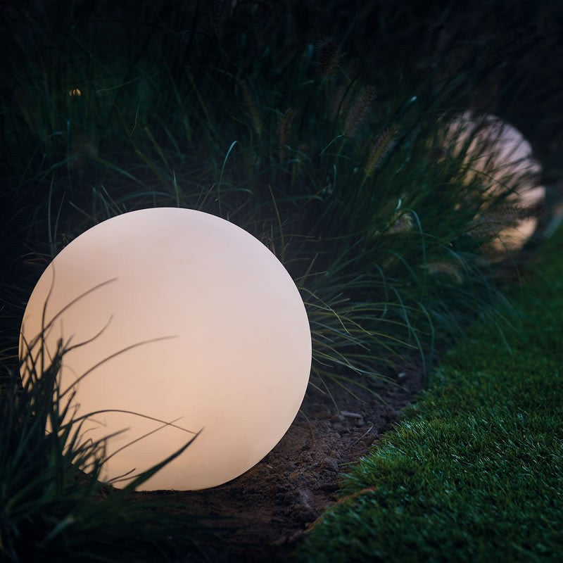 Weatherproof Round LED Garden Light with 16 Colors and Remote Control - Perfect for Garden, Porch & Party