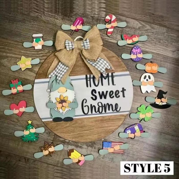 The best Christmas decorationsInterchangeable welcome sign with wooden gnome
