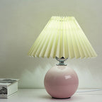Nordic minimalist 1-light table lamp made of ceramic with pleats