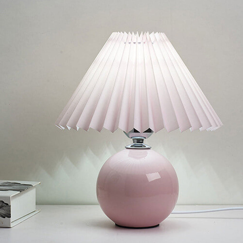 Nordic minimalist 1-light table lamp made of ceramic with pleats