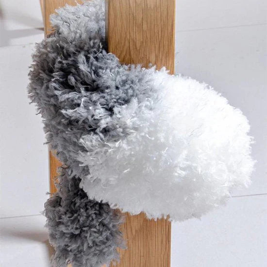 Expandable Duster with Extension Pole for Corners and Ceilings