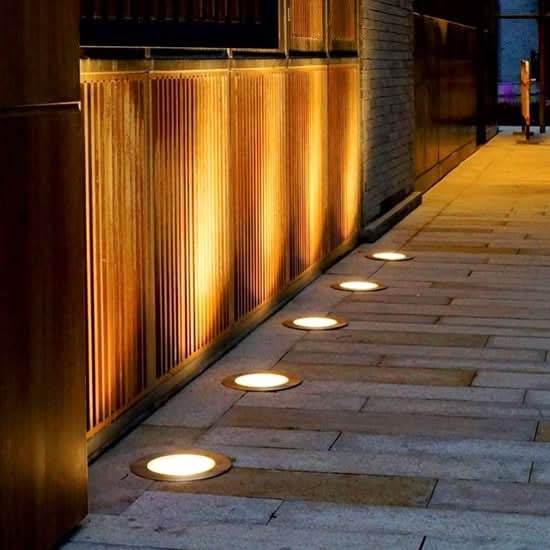 Wireless Solar Garden Lights with 8 LED Lamps