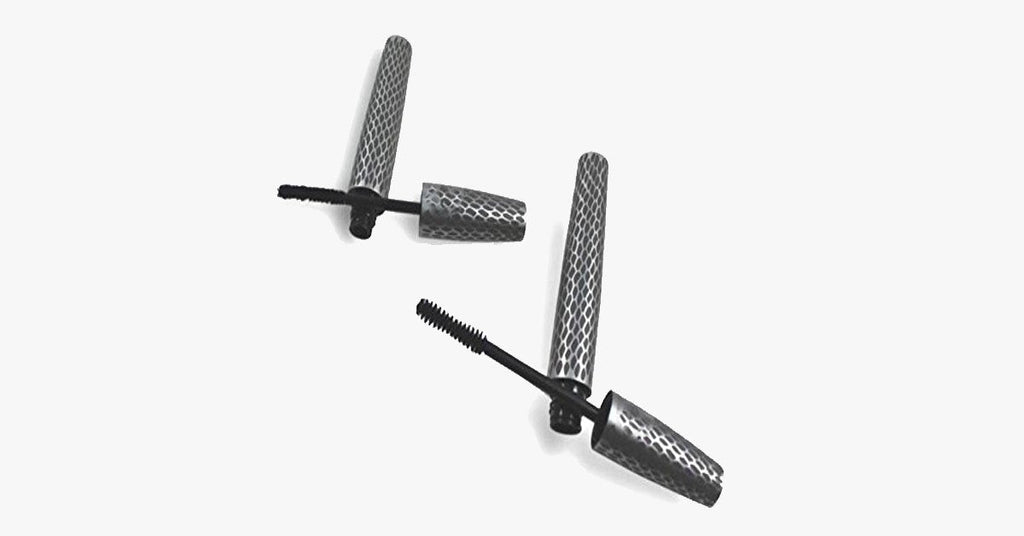 Fiber eyelashes with black mascara