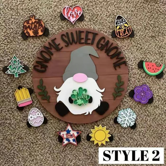 The best Christmas decorationsInterchangeable welcome sign with wooden gnome