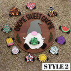The best Christmas decorationsInterchangeable welcome sign with wooden gnome