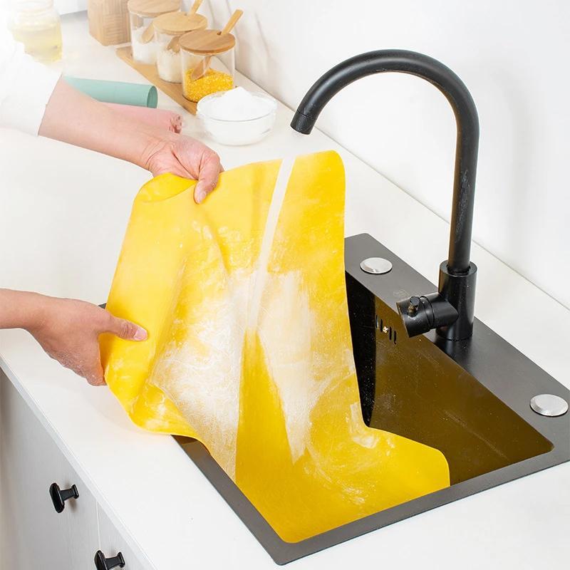 Non-stick silicone baking mat