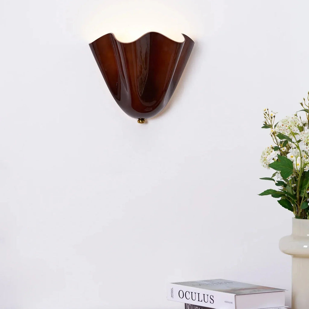 Retro Wall Lamp of Colored Glass in Skirt-Shaped Shell Pattern