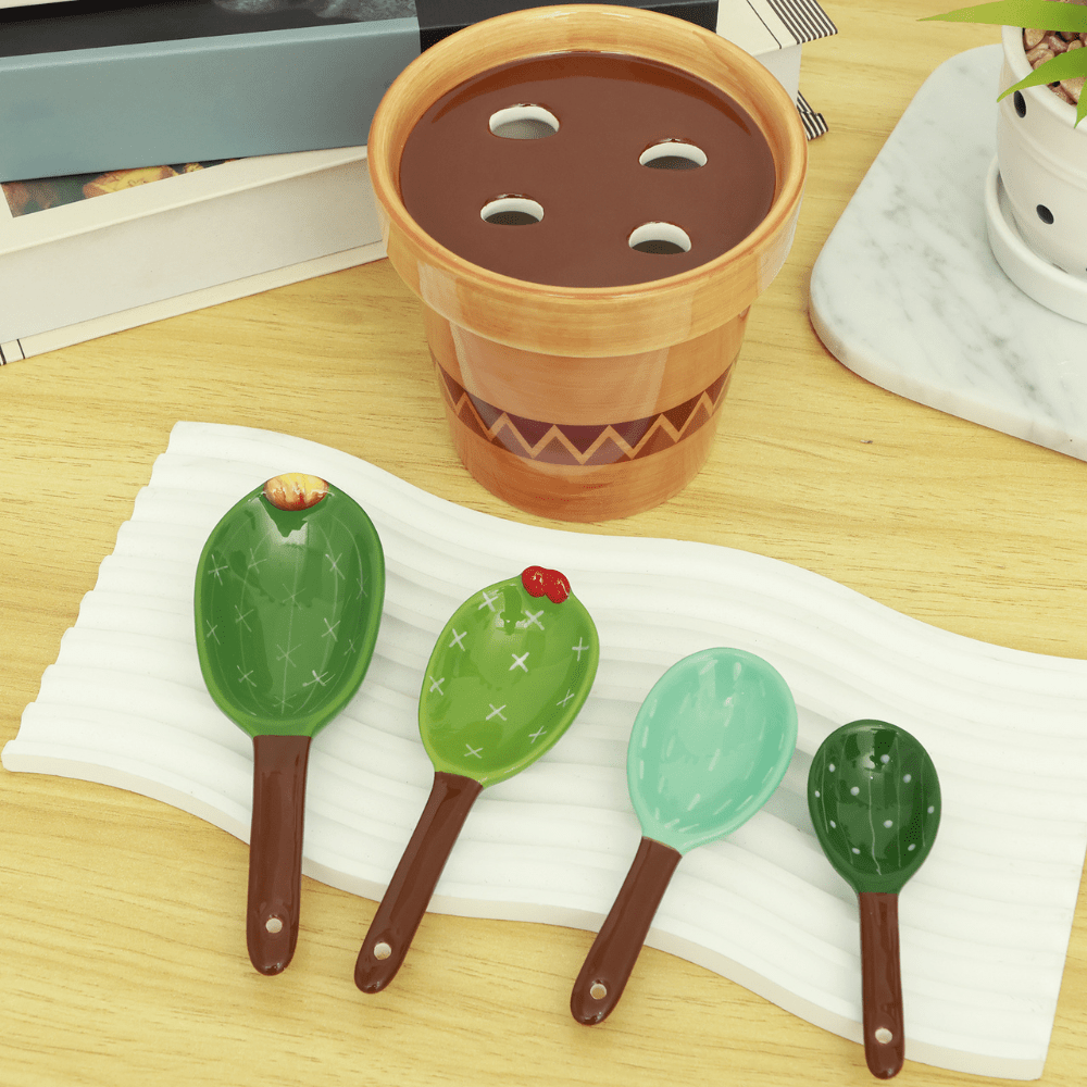 Creative and practical measuring spoon set with cactus motif