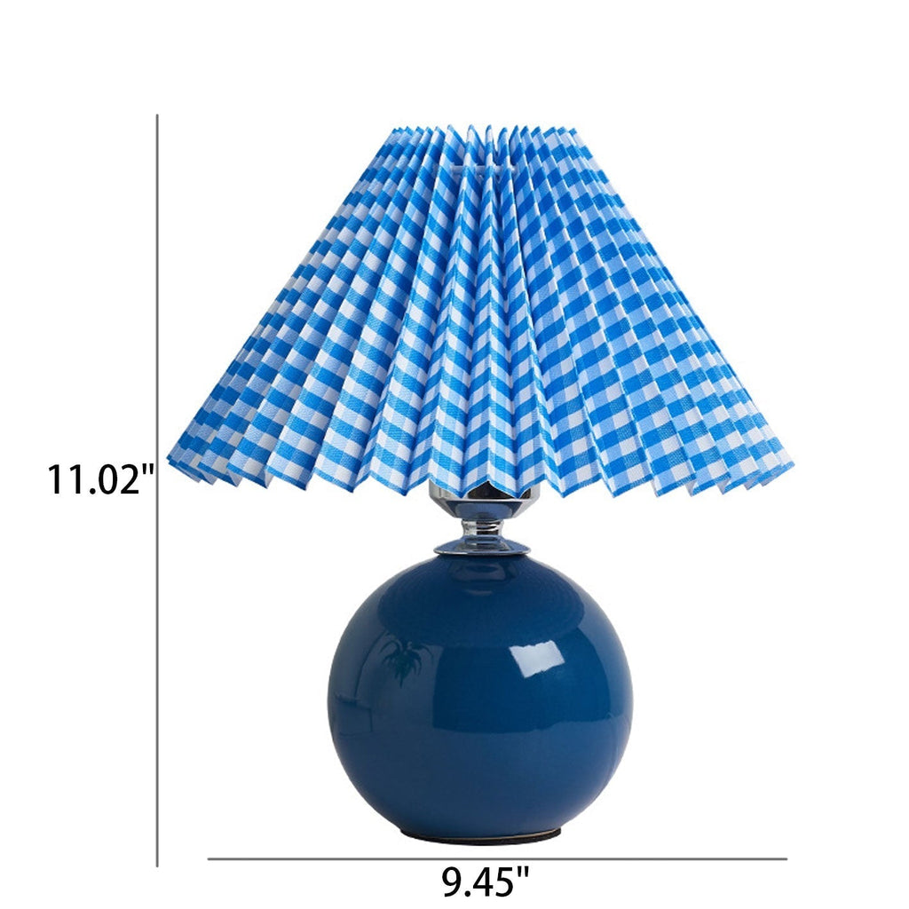 Nordic minimalist 1-light table lamp made of ceramic with pleats